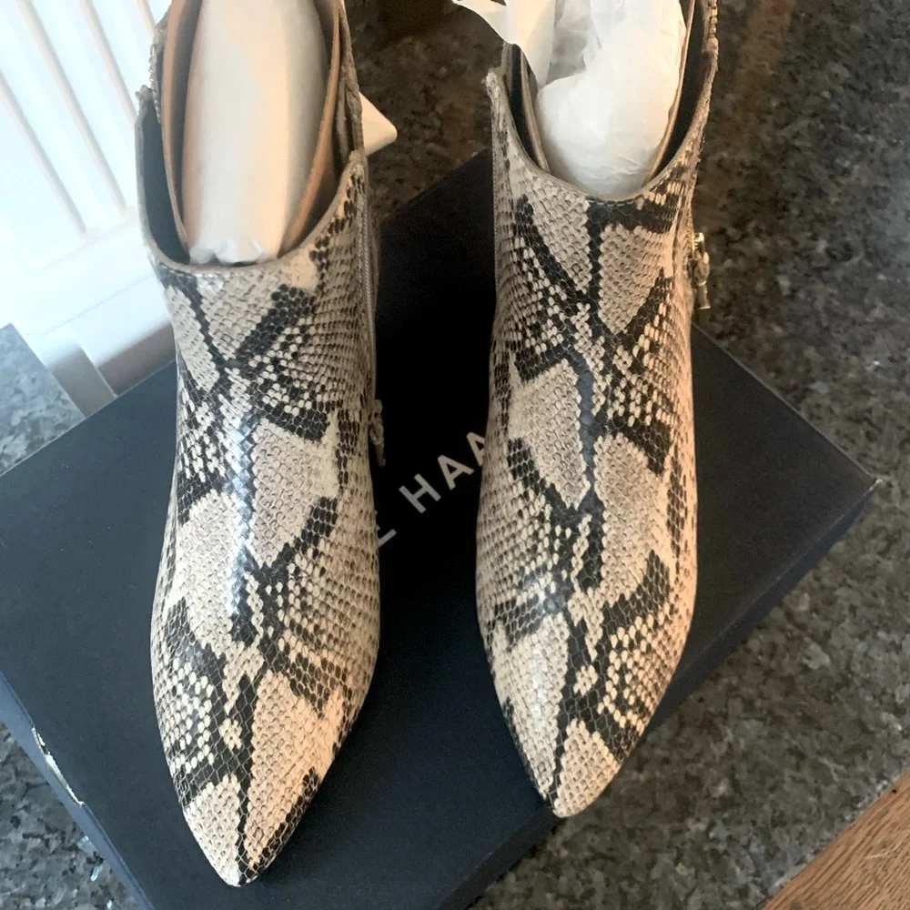 *NEW* Cole Haan leather Snake skin print double zipper bootie size 7.5B - Picture 3 of 5